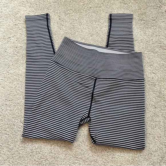 Spiritual Gangster Navy Stripe High Waisted Leggings Size M/L - Picture 1 of 7